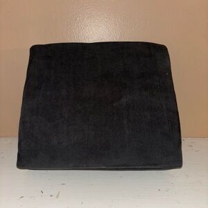 Pillow pad with storage compartment - like new